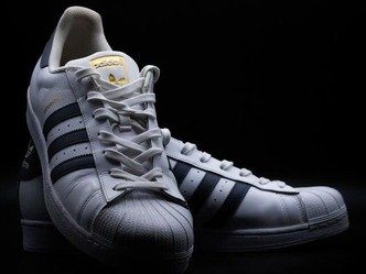 Étude de cas corrigé sur le webmarketing - Adidas